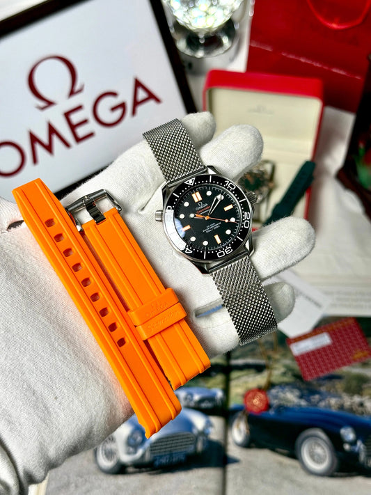 Omega Seamaster Diver 300M With Extra Strap