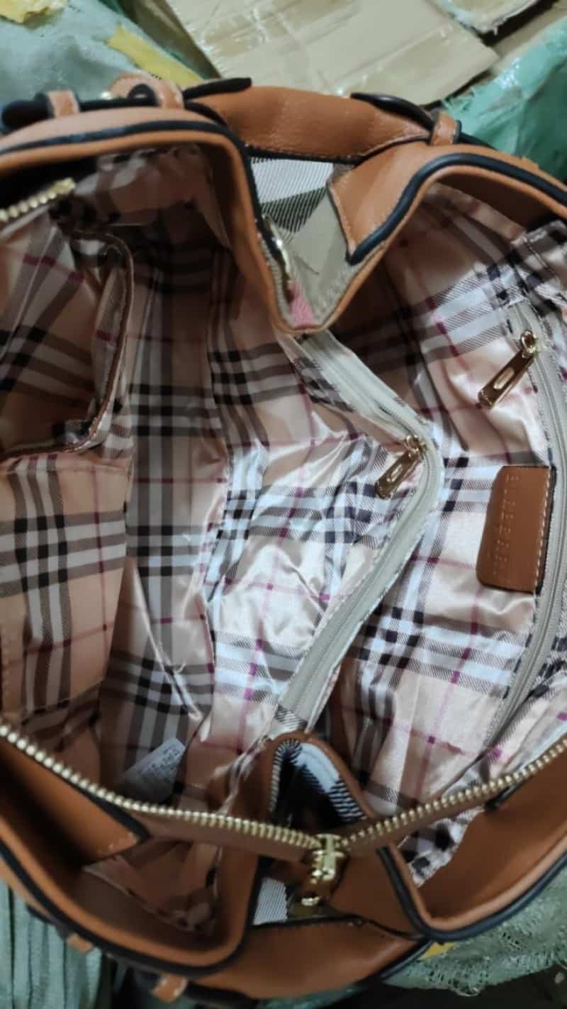 BURBERR_Y Banner Premium Shoulder Bag 661