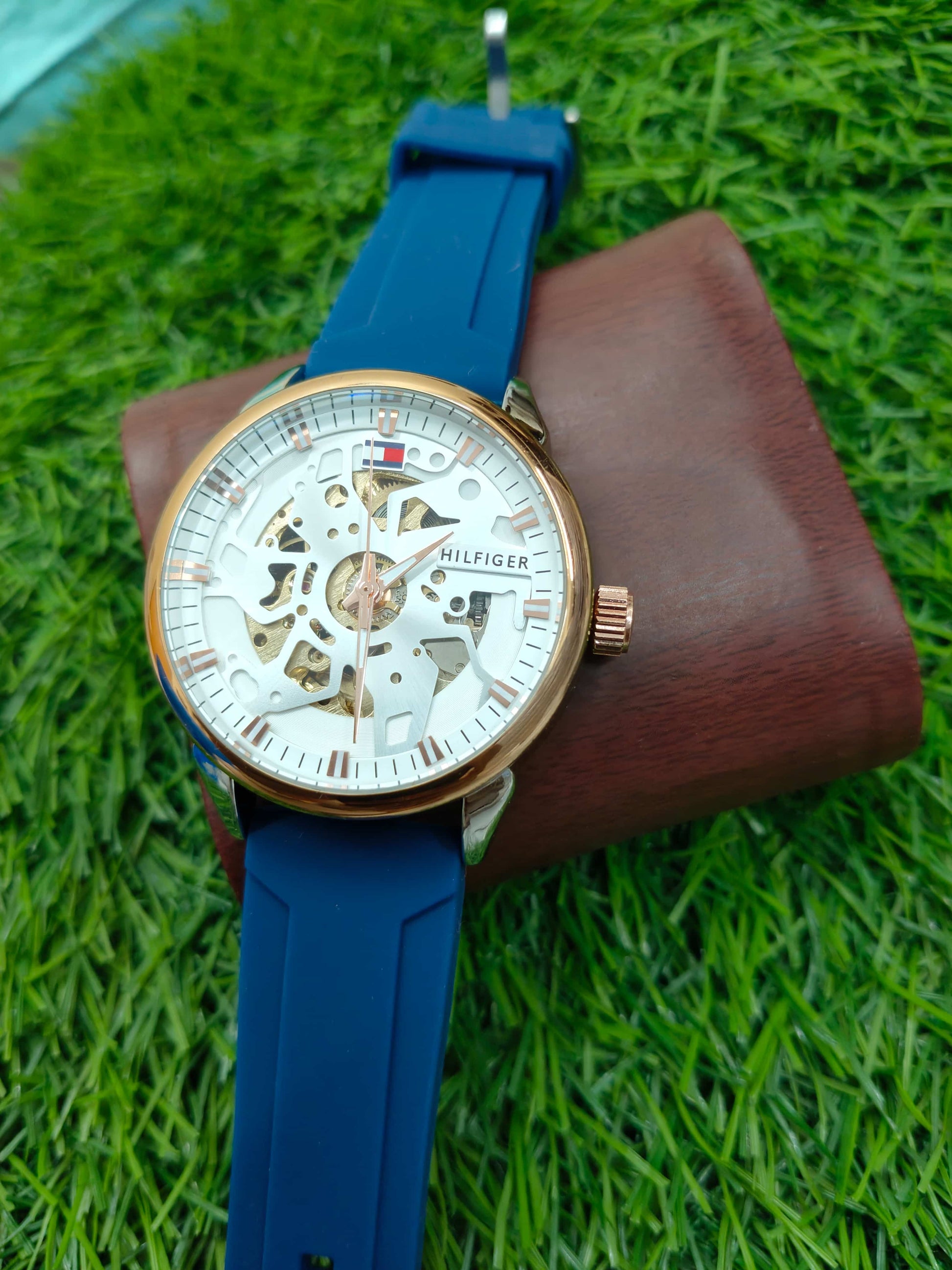 TOMMY HILFIGER leather auto