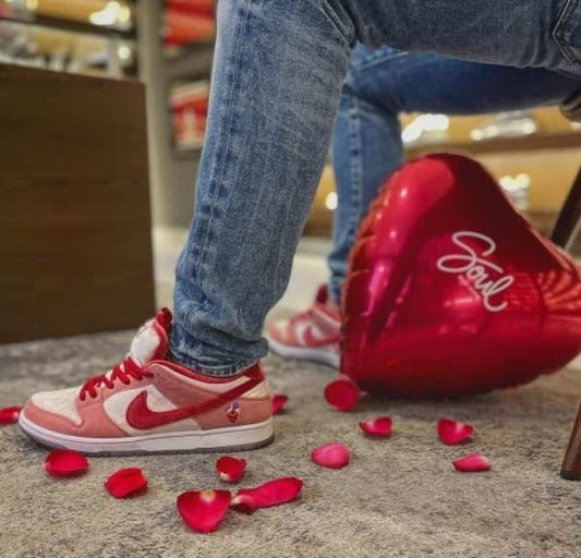Nike SB Dunk Low STRANGELOVE (SEMI)