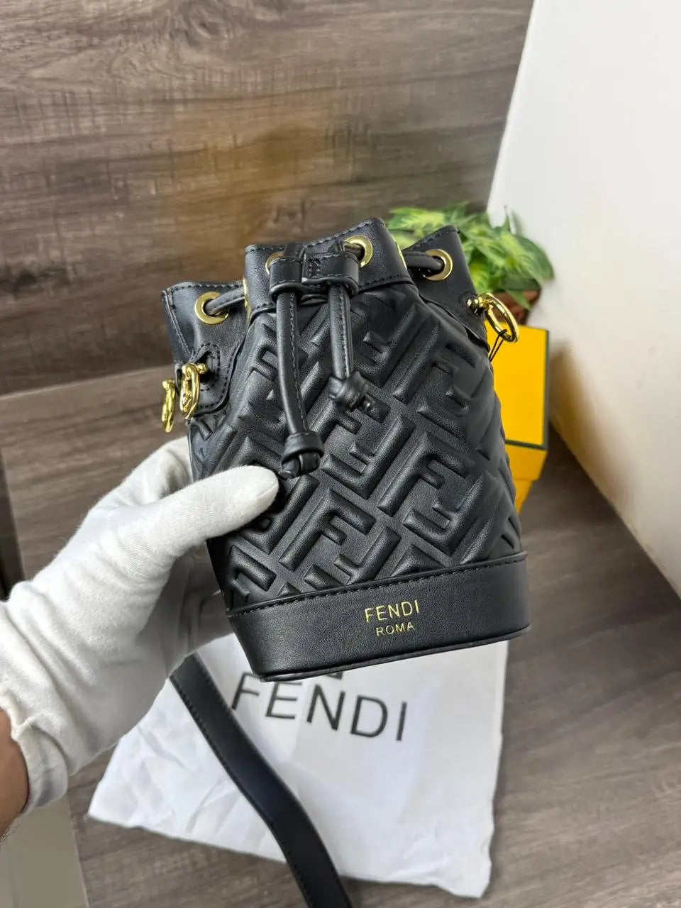 F3NDI_zucca_bucket_bag_bo...X_1062