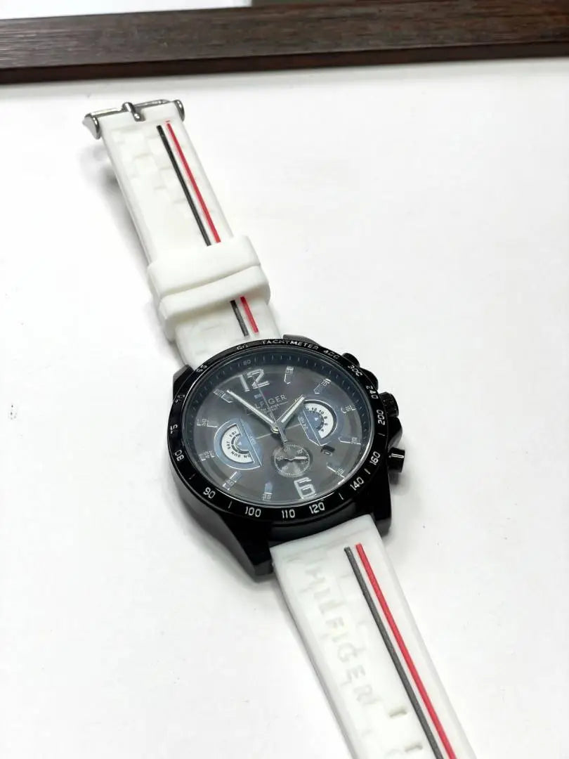 _Tommy_hilfiger_chrono_working_swiss_movement